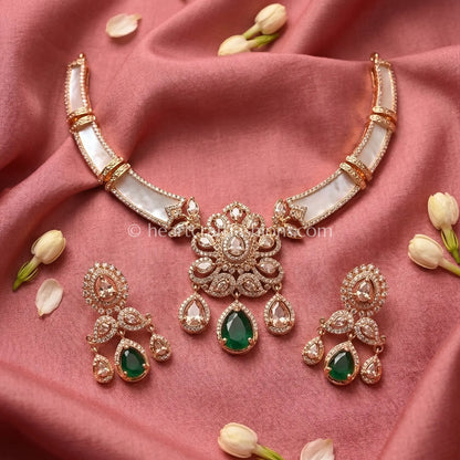 Sunehri Mop Emerald Bloom Kundan Set